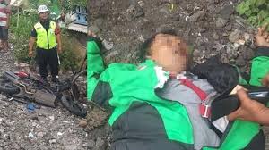 Jika pemilik kereta meninggal dunia. Driver Ojol Yang Tertabrak Kereta Api Di Sidoarjo Akhirnya Meninggal Dunia Surya