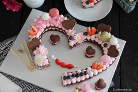 Dabei sieht unser muttertagskuchen nicht nur super aus, sondern ist auch noch richtig leicht zu. Castlemaker Food Lifestyle Magazin Number Cake Als Heart Cake Mit Murbeteig Kuchentrend 2018 Muttertag Castlemaker Food Lifestyle Magazin