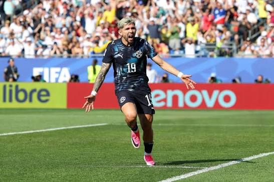 🇵🇾 Julio Enciso has scored Paraguay's first ever World Cup knockout stage  goal.