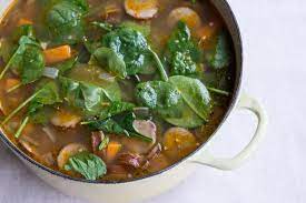 Apalagi jika dimasak untuk berbuka puasa, oleh sebab itu kamu sangat butuh cara membuat sayur bayam untuk buka puasa yang benar. 7 Kesalahan Kecil Yang Sering Dilakukan Saat Masak Bayam Kamu Pernah