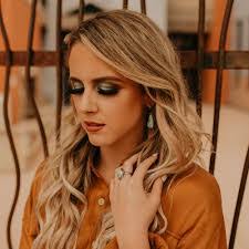 Danielle Cushing's Instagram, Twitter & Facebook