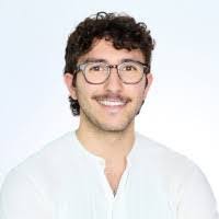 Alyssa Kresge's Instagram, Twitter & Facebook