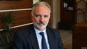 Ayhan bilgen görevden alındı ayrıcalıklardan yararlanmak için bu kanala katılın hdp'li kars belediye başkanı ayhan bilgen, evinde sabah saatlerinde gözaltına alındı. Ayhan Bilgen Kars Belediye Baskanligindan Istifa Etti Turkiye Dw 30 09 2020