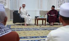 The great idea of building a community, and a place to pray together was envisioned by bangladeshi. Masjid Al Umm Sasar Jadi Hab Ilmu Intelektual