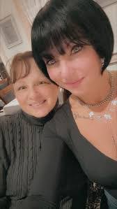 Sandy Melo's Instagram, Twitter & Facebook