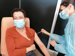 Un trio pour faire des chansons imprévisibles. Covid 19 En France Presque 9 De La Population Majeure A Recu Les Deux Doses De Vaccin Le Parisien