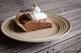 Simple Chocolate Pie Made With Jell O Pudding Mom Spark A Trendy Blog For Moms Mom Blogge Chocolate Pie Recipes Chocolate Pies Chocolate Pie With Pudding