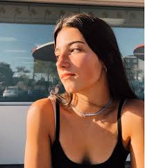 Tik Tok Charli Damelio Age Wiki Bio Height Sister Dixie Net Worth The Most Beautiful Girl American Girl Girl Photography