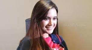 Audi marissa terlibat dalam sinetron terbaru garapan rumah produksi sinemart berjudul dia bukan manusia. Profil Audi Marissa Yang Menikah Dengan Anthony Xie