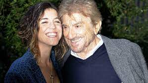 Quello per sagitta alter, ma anche per le figlie susanna e carlotta editato in: Gigi Proietti La Moglie E Le Figlie Sagitta Alter E Susanna E Carlotta Proietti