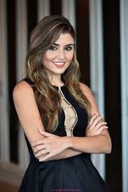 Hande Ercel Dizi Kombinleri 10 Sarisin Kadinlar Kadin Unlulerin Tarzlari