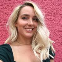 Chelsea Holm's Instagram, Twitter & Facebook