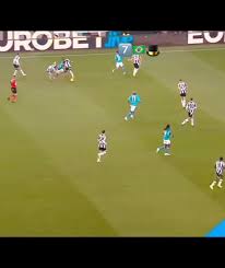 David entra a Napoli con estilo