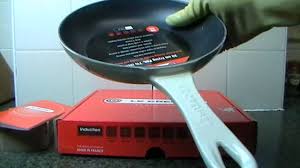 Le Creuset Cast Iron Omelette Pan Satin Black Interior 20cm Review Youtube