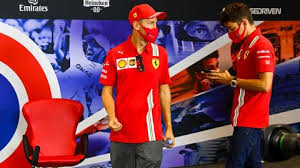 Die halbglatze sei ein resultat aus fünf. Sebastian Vettel Geht Mit Ungewohntem Look Fur Neuen Rennstall An Den Start Stern De