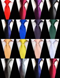 Outfits de hombre ideales para asistir a una boda.