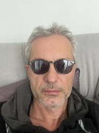 Décollement de rétine et donc nouveau look… évidemment pour évaluer la  beauté des tableaux, c'est plus compliqué