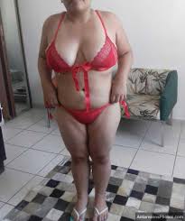 Sexy padosan aunty ke bra panties me hot photos