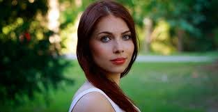 Alessandra Smith's Instagram, Twitter & Facebook