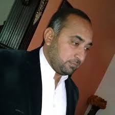 وہ جنگ جو فلسطین جیت چکا ھے یہ فلسطینی قید سے رہا ھونے والی ایک صیہونی  خاتون فوجی ھے جو اپنے ملک کی مکمل آرمی یونیفارم میں ھے لیکن فلسطینیوں کو  دیکھ