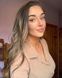 Megan Bateman's Instagram, Twitter & Facebook