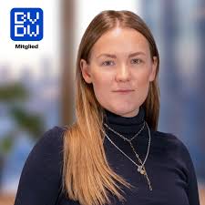 Ich packe meinen Koffer und nehme mit... Wir sind endlich in unser neues  Office gezogen, den FRAMEN tower und ganz ehrlich, ich hätte nicht gedacht,  dass das so ein Kampf wird. Man