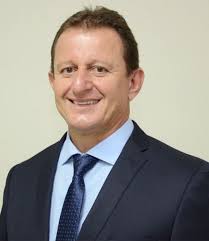 Atleta de MMA Alan Salgado recebe homenagem na Câmara