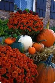 Fall Reminds Me Of Buying Hay Bales And Mums To Decorate With Fall Outdoor Autumn Decorating Fall Outdoor Space