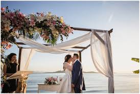 Elena montejo y andreu arbona eligieron el mar como escenario de su enlace con una emotiva ceremonia a bordo en la que los novios estuvieron acompañados de sus amigos. Boda En La Manga Del Mar Menor Elena Raul Mandarina