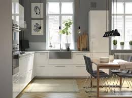 Está compuesto por una mesa y dos sillas de madera combinada se trata del modelo bekväm y en la página web de ikea está disponible en blanco y en negro. De 150 Fotos De Cocinas Ikea 2021 Espaciohogar Com