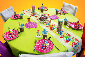 Ces serviettes, de part leur haut grammage de 70g/m2 sont très resistantes et permettent de créer facilement tous types de pliages. Nouvelle Deco De Table Special Anniversaire D Enfant Decorations Fetes
