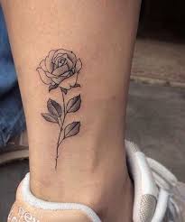 Lovely Placement On Ankle Of Rose Flower Tattoos Flowertattoodesigns Tatuagens Tatuagem Tatuagem Delicada
