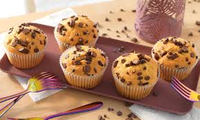 muffins mit zweierlei schokostuckchen rezept schokoladen muffins rezept schokostuckchen kuchen und torten