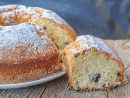 Il liquore alloro è dolce, fresco e delicato e grazie alle proprietà digestive e depurative della pianta è un ottimo dopopasto. Ciambellone Al Liquore Strega Con Cioccolato