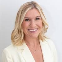 Holly Robertson's Instagram, Twitter & Facebook