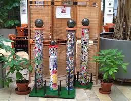 Einmalige Dekorative Gartensaule Mit Mosaik Dekoriert Ein Echter Hingucker In Mosaik Gartenskulptur Dekorieren