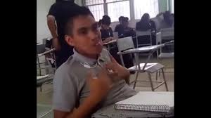 Colegiana negra se excita en salón de clases - XNXX.COM