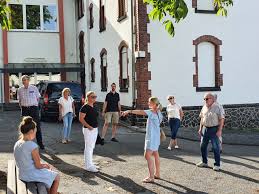 Hausen ligger cirka tre kilometer øst for kernebyen mayen på l 98. Cdu Kandidatin Karduck In Hausen Cdu Stadtverband Mayen