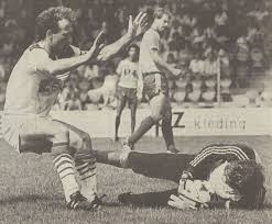 27 05 1985 2 2 Bij Gaeagles Fcgroningen Foto Jan Van Dijk Houdt In Bij Jan Jongbloed 44 Gaegro Foto