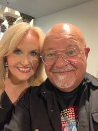 What a wonderful night at The Singing In The Smokies! There are no finer  people in this world than Troy and Tammy Burns. The Troy Burns Family felt  led to bring back