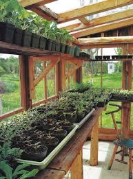 Kleine Gewachshausideen In Garten Und Hof 63 Tolle Ideen Fur Alle Die Fruhes Gemuse Und Blu Al In 2020 Greenhouse Farming Diy Greenhouse Plans Backyard Greenhouse