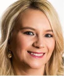 Courtney Lowe's Instagram, Twitter & Facebook