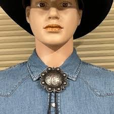 Cindy Sennett's Instagram, Twitter & Facebook