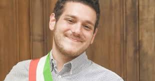 MONTEU DA PO. Una famiglia senza casa e il sindaco ci scherza anche su...