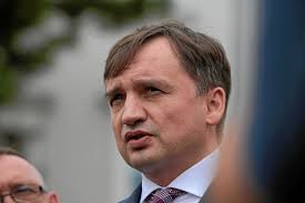 Zbigniew ziobro urodził się 18 sierpnia 1970 roku w krakowie. Afera Z Piebiakiem Najwiekszym Kryzysem W Karierze Ziobry Pis Poswieci Ministra By Wygrac Wybory Gazetaprawna Pl