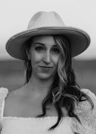 Lyndsey Archer's Instagram, Twitter & Facebook