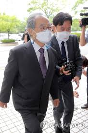 오거돈 전 부산시장 구속 전 피의자 심문(영장실질심사)을 하루 앞둔 17일 성추행 사건 피해자가 오거돈 성폭력 사건공동대책위원회가 지난 16일 오후 부산 연제구 부산지방법원에서 오거돈 구속 촉구. S5 Jrluj2wexum