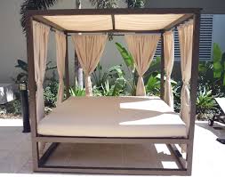 New outdoor patio round daybed with retractable canopy. Outdoor Daybed With Canopy