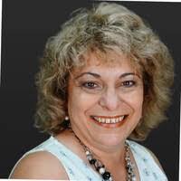 Karen Wendling's Instagram, Twitter & Facebook