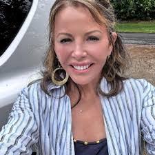 Melissa Earp's Instagram, Twitter & Facebook